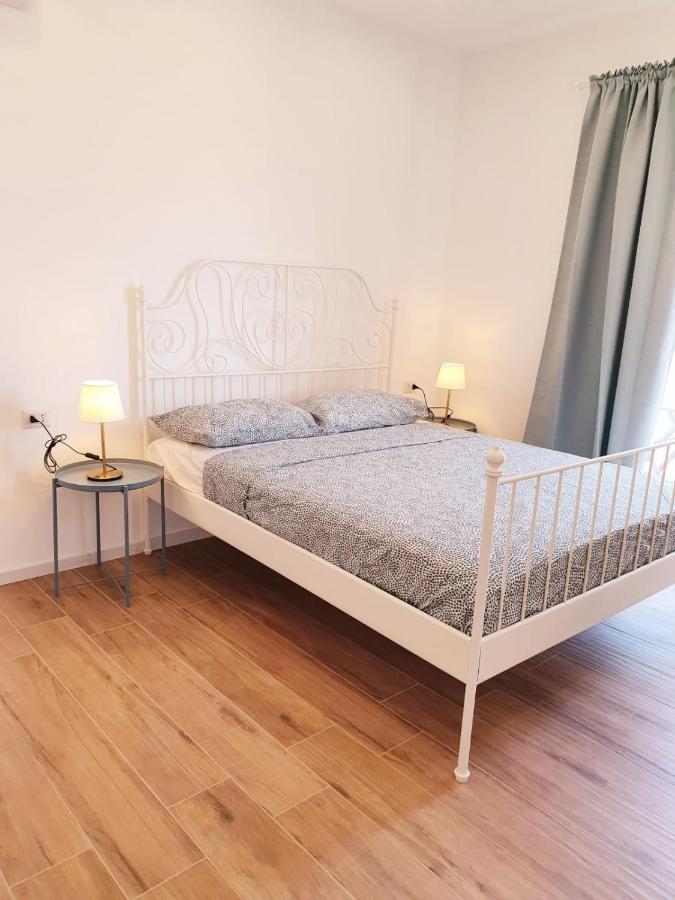 Beach Apartments 마리나디라구사 외부 사진